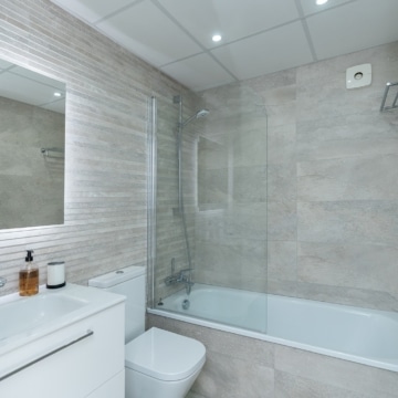 Refurbished beach front penthouse in Alcazaba Beach, Estepona Picture 14