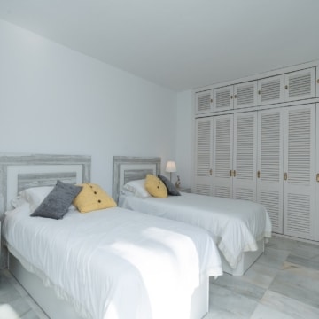Refurbished beach front penthouse in Alcazaba Beach, Estepona Picture 5