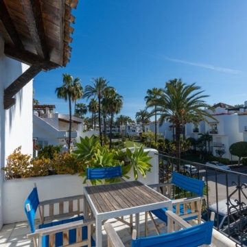 Refurbished beach front penthouse in Alcazaba Beach, Estepona Picture 23