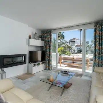 Refurbished beach front penthouse in Alcazaba Beach, Estepona Picture 20