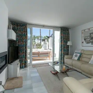 Refurbished beach front penthouse in Alcazaba Beach, Estepona Picture 21