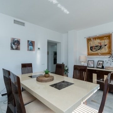 Refurbished beach front penthouse in Alcazaba Beach, Estepona Picture 22
