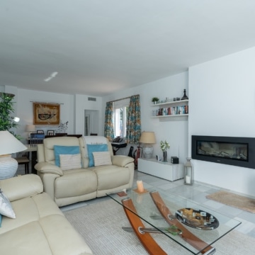 Refurbished beach front penthouse in Alcazaba Beach, Estepona Picture 15