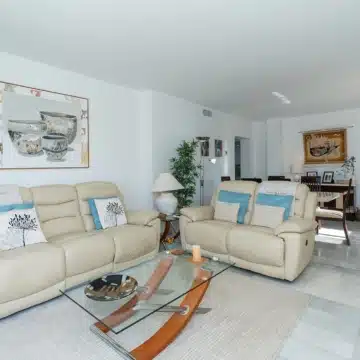 Refurbished beach front penthouse in Alcazaba Beach, Estepona Picture 16