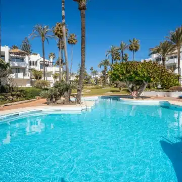 Refurbished beach front penthouse in Alcazaba Beach, Estepona Picture 24