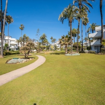 Refurbished beach front penthouse in Alcazaba Beach, Estepona Picture 26