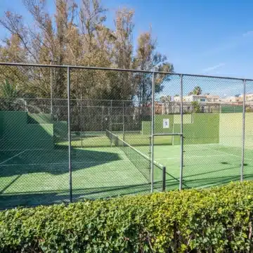 Refurbished beach front penthouse in Alcazaba Beach, Estepona Picture 15