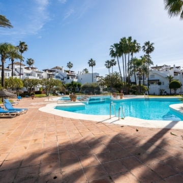 Refurbished beach front penthouse in Alcazaba Beach, Estepona Picture 11
