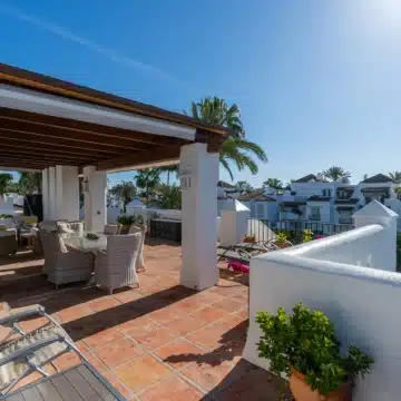Refurbished beach front penthouse in Alcazaba Beach, Estepona Picture 4