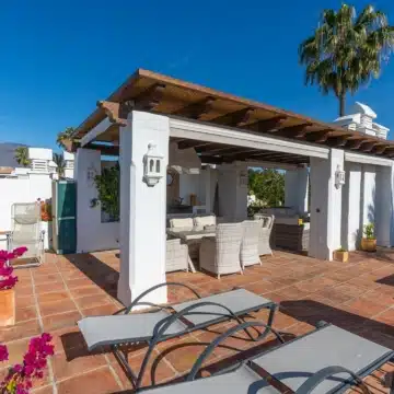 Refurbished beach front penthouse in Alcazaba Beach, Estepona Picture 10