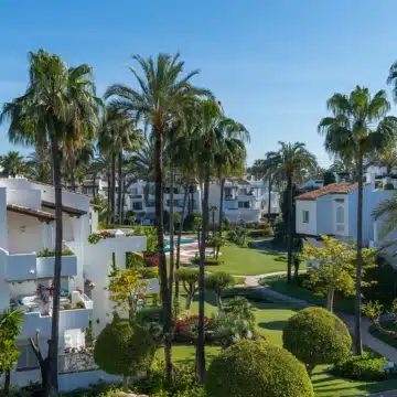 Refurbished beach front penthouse in Alcazaba Beach, Estepona Picture 28