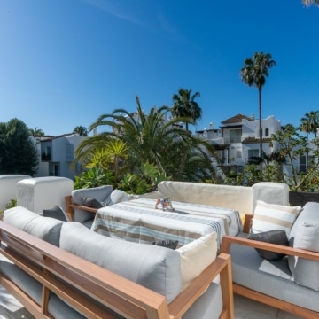 Refurbished beach front penthouse in Alcazaba Beach, Estepona Picture 0