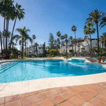 Refurbished beach front penthouse in Alcazaba Beach, Estepona Picture 17