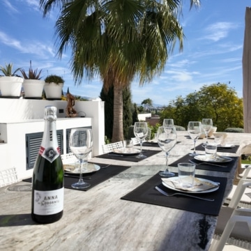 Wonderful 4-bedroom villa with panoramic sea views in Los Flamingos, Benahavis Picture 3
