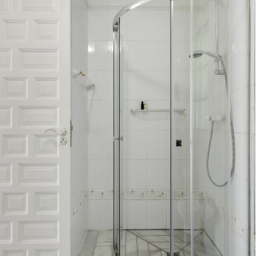 Contemporary and cozy five bedroom villa in Nueva Andalucia, Marbella Picture 11