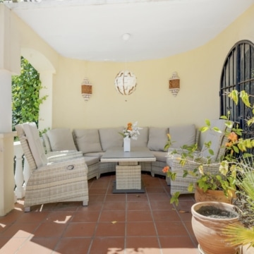 Contemporary and cozy five bedroom villa in Nueva Andalucia, Marbella Picture 45