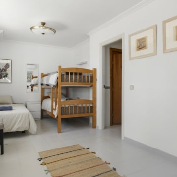 Contemporary and cozy five bedroom villa in Nueva Andalucia, Marbella Picture 23
