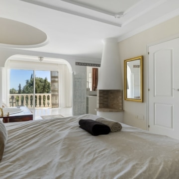 Contemporary and cozy five bedroom villa in Nueva Andalucia, Marbella Picture 19
