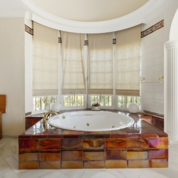 Contemporary and cozy five bedroom villa in Nueva Andalucia, Marbella Picture 49