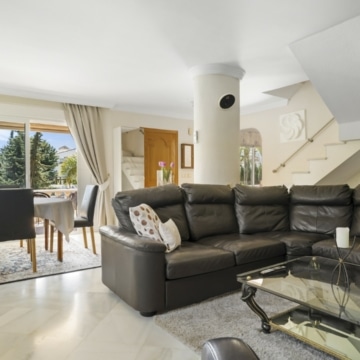 Contemporary and cozy five bedroom villa in Nueva Andalucia, Marbella Picture 4