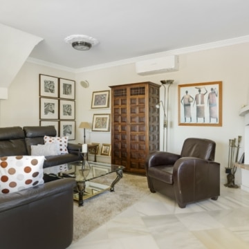 Contemporary and cozy five bedroom villa in Nueva Andalucia, Marbella Picture 53