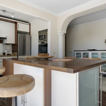 Contemporary and cozy five bedroom villa in Nueva Andalucia, Marbella Picture 55