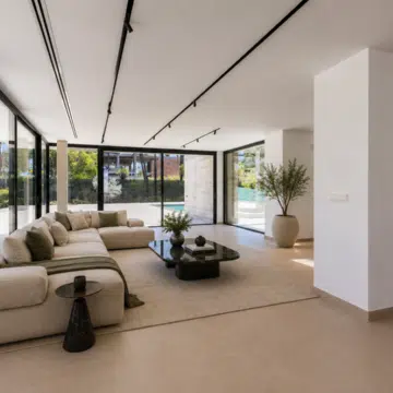 Beachside brand new outstanding villa in Cortijo Blanco, San Pedro de Alacantara Picture 0