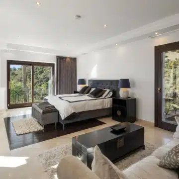 Marvellous villa with breathtaking sea and golf views in Lomas de La Quinta, Benahavis Picture 15