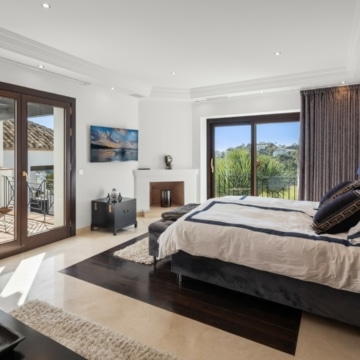 Marvellous villa with breathtaking sea and golf views in Lomas de La Quinta, Benahavis Picture 16