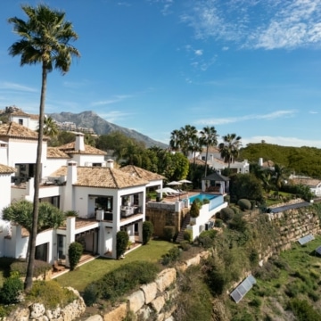 Marvellous villa with breathtaking sea and golf views in Lomas de La Quinta, Benahavis Picture 1