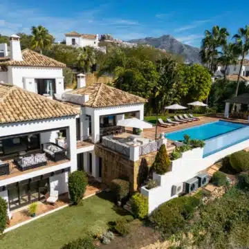 Marvellous villa with breathtaking sea and golf views in Lomas de La Quinta, Benahavis Picture 30