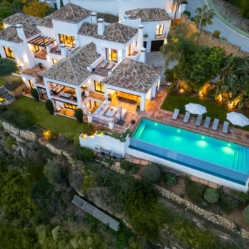 Marvellous villa with breathtaking sea and golf views in Lomas de La Quinta, Benahavis Picture 33