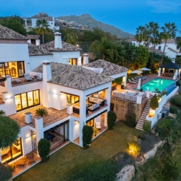 Marvellous villa with breathtaking sea and golf views in Lomas de La Quinta, Benahavis Picture 34