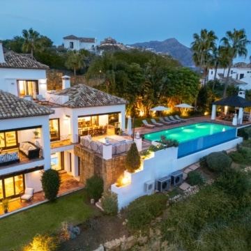Marvellous villa with breathtaking sea and golf views in Lomas de La Quinta, Benahavis Picture 35