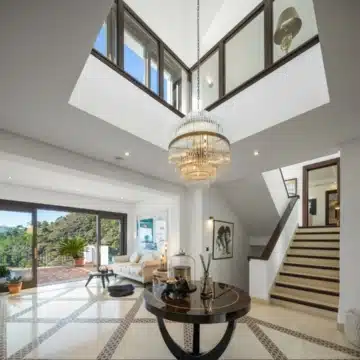 Marvellous villa with breathtaking sea and golf views in Lomas de La Quinta, Benahavis Picture 3