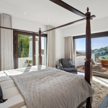 Marvellous villa with breathtaking sea and golf views in Lomas de La Quinta, Benahavis Picture 12