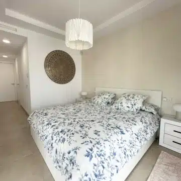 Modern and stylish 3-bedroom apartment in El Campanario Hills, Estepona Picture 13