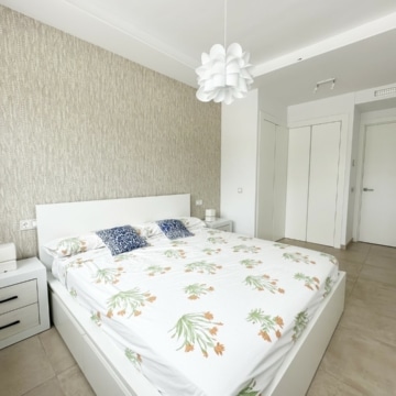 Modern and stylish 3-bedroom apartment in El Campanario Hills, Estepona Picture 16