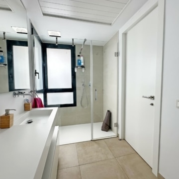 Modern and stylish 3-bedroom apartment in El Campanario Hills, Estepona Picture 18