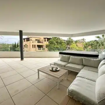 Modern and stylish 3-bedroom apartment in El Campanario Hills, Estepona Picture 6
