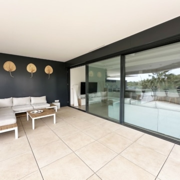Modern and stylish 3-bedroom apartment in El Campanario Hills, Estepona Picture 3