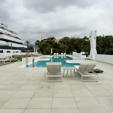 Modern and stylish 3-bedroom apartment in El Campanario Hills, Estepona Picture 23