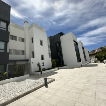 Modern and stylish 3-bedroom apartment in El Campanario Hills, Estepona Picture 25