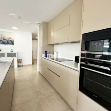 Modern and stylish 3-bedroom apartment in El Campanario Hills, Estepona Picture 12
