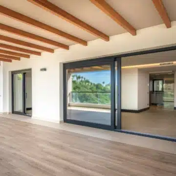 Brand new lakeside groundfloor apartment with stunning sea views in Nueva Andalucia, Marbella Picture 0