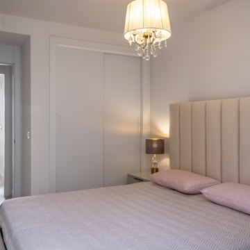 Modern and elegant groundfloor apartment with stunning sea views in Las Chapas, Marbella Picture 17