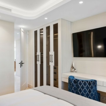 Luxury frontline beach apartment in Puente Romano, Marbella Golden Mile Picture 35