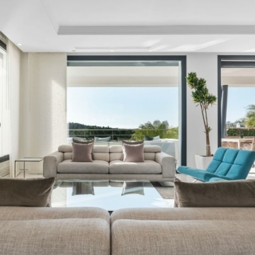Contemporary villa within a secure gated community of Lomas de La Quinta, Benahavis Picture 1