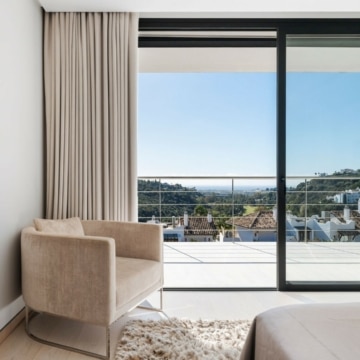 Contemporary villa within a secure gated community of Lomas de La Quinta, Benahavis Picture 3