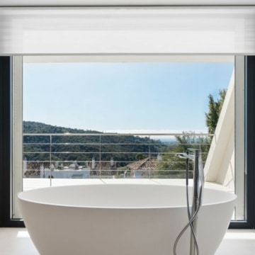 Contemporary villa within a secure gated community of Lomas de La Quinta, Benahavis Picture 11